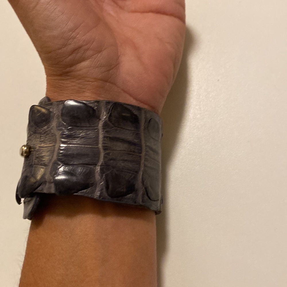 Ndau Grey Crocodile Leather Cuff - Picture 4 of 9
